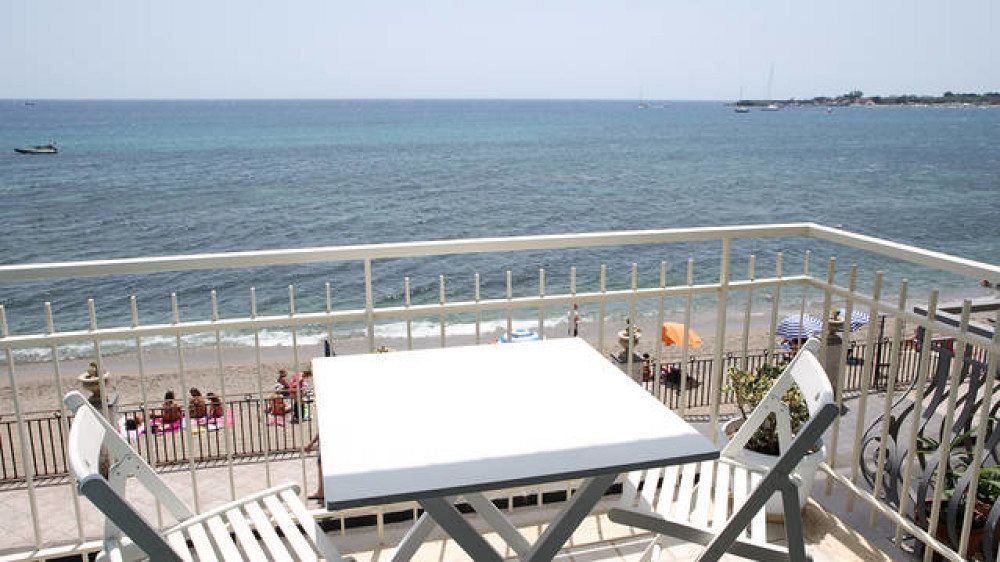 Nina B&B Giardini-Naxos Zewnętrze zdjęcie